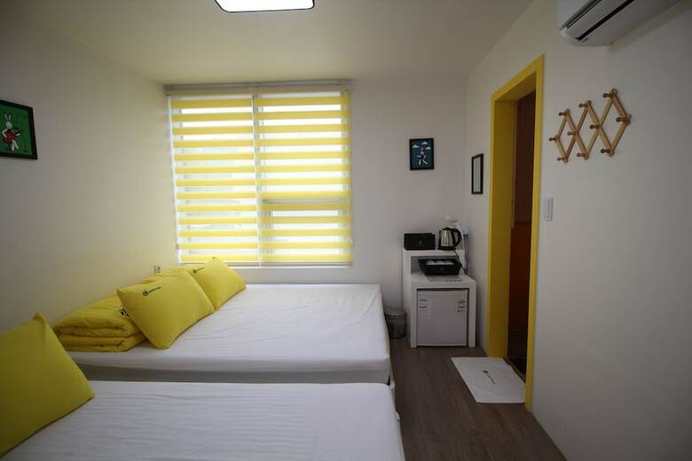 Hotel 24 Guesthouse Nampo Station