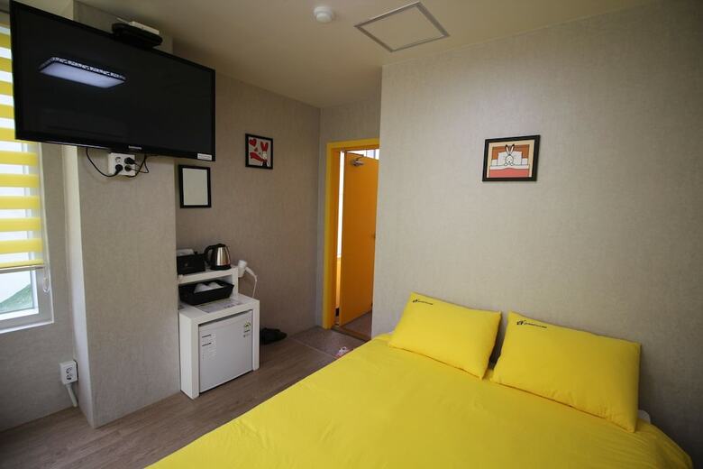 Hotel 24 Guesthouse Nampo Station