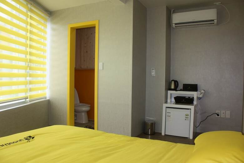 Hotel 24 Guesthouse Nampo Station
