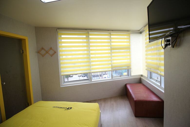 Hotel 24 Guesthouse Nampo Station