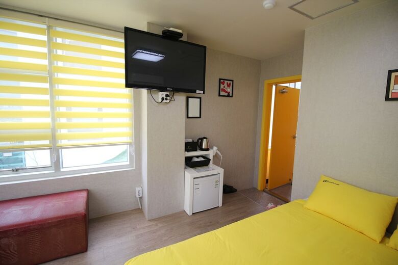 Hotel 24 Guesthouse Nampo Station