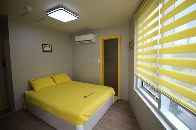 Hotel 24 Guesthouse Nampo Station
