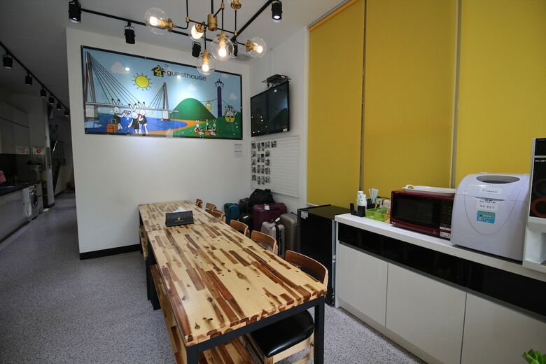 Hotel 24 Guesthouse Nampo Station