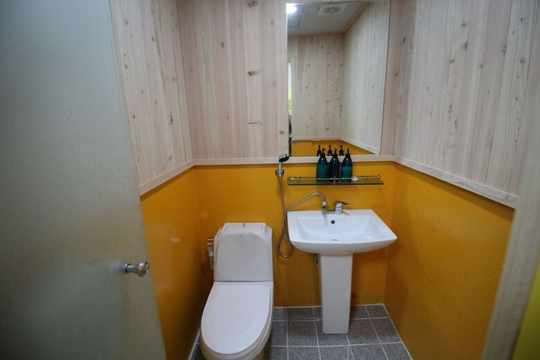 Hotel 24 Guesthouse Nampo Station