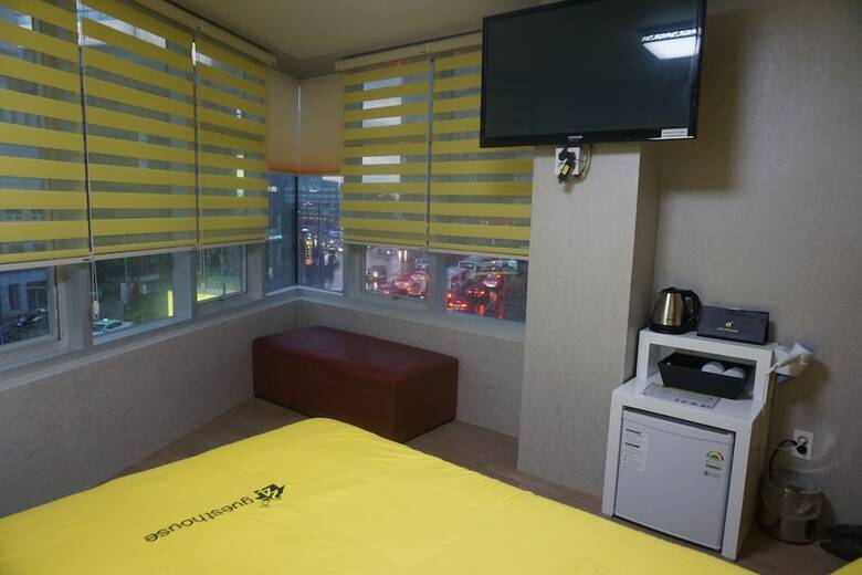Hotel 24 Guesthouse Nampo Station
