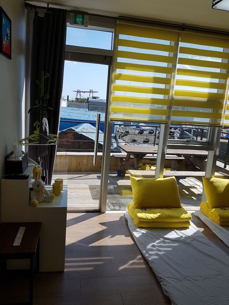 Hotel 24 Guesthouse Nampo Station