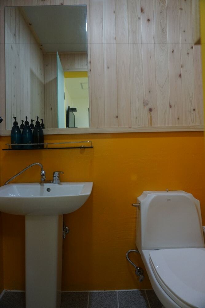 Hotel 24 Guesthouse Nampo Station