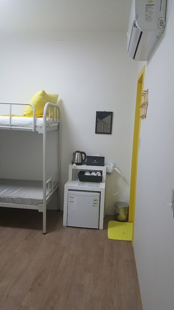 Hotel 24 Guesthouse Nampo Station