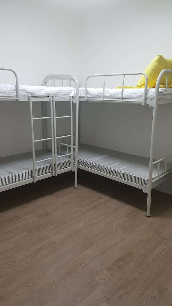 Hotel 24 Guesthouse Nampo Station