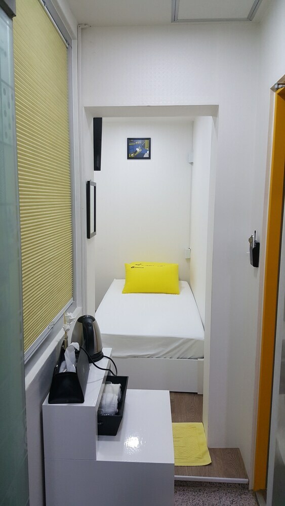 Hotel 24 Guesthouse Nampo Station