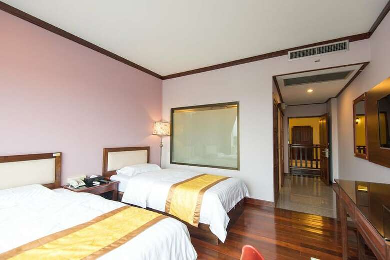 Hotel St Holiday