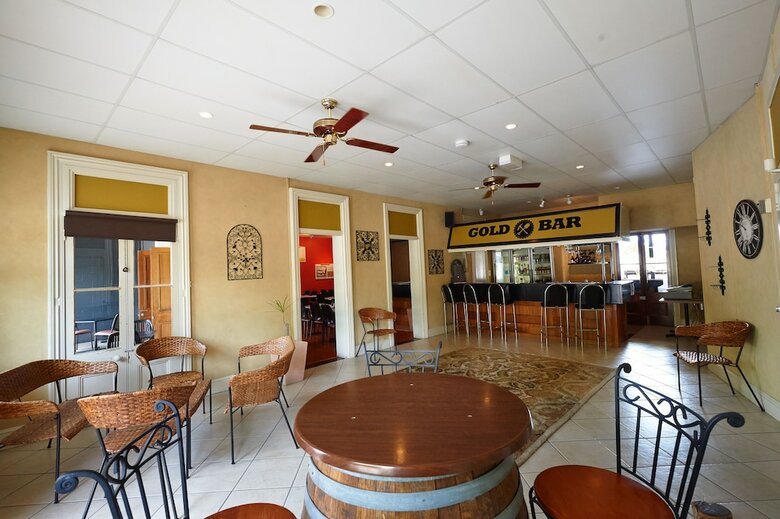 Commercial Hotel