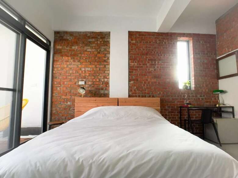 Hotel 9-1 House