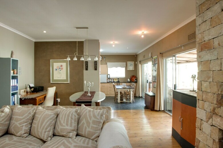 Hostal Strand Guesthouse - Hostel