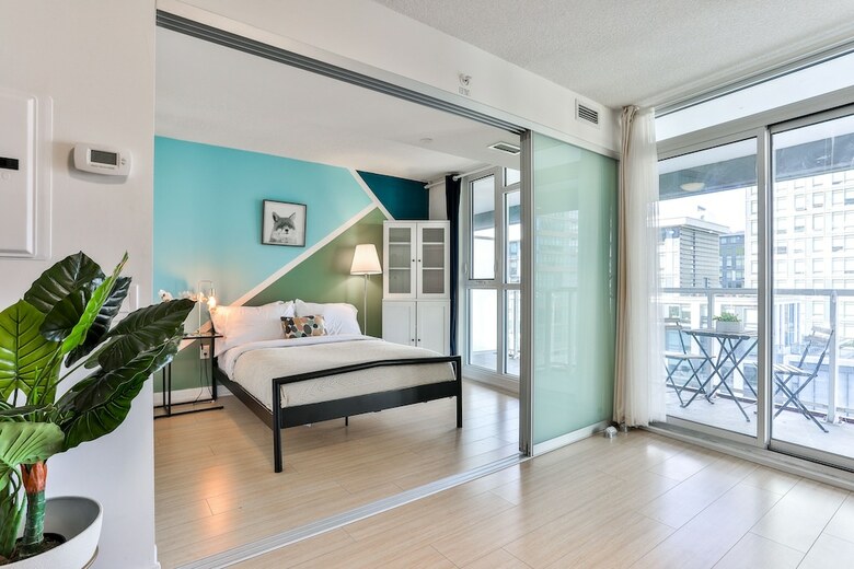 Cityplace 1b Lux Condo Lakeside Skydome Mtcc