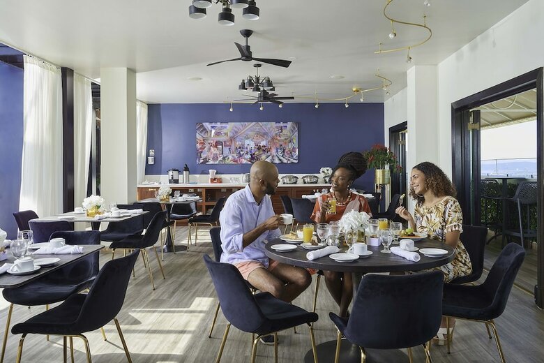 R Hotel Kingston