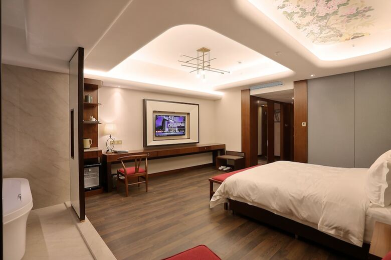 Lujia International Hotel