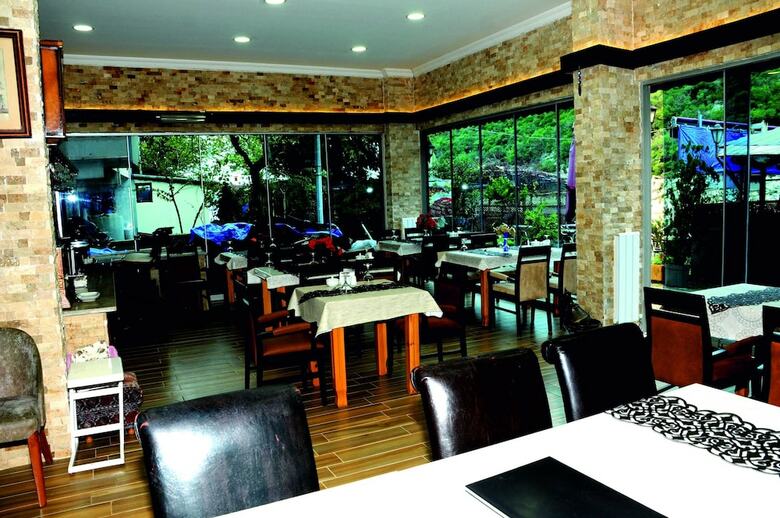 Hill River Hotel