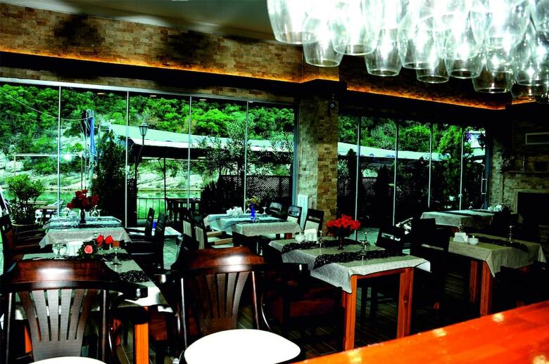 Hill River Hotel