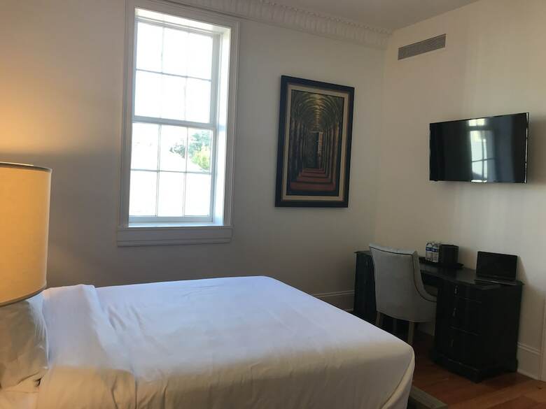 Royal Frenchmen Hotel And Bar