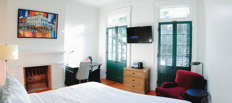 Royal Frenchmen Hotel And Bar