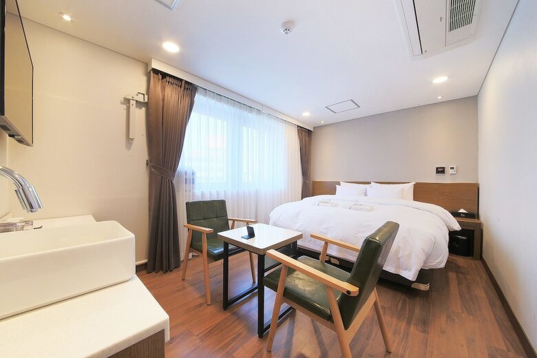 Cnc 1st Street Hotel