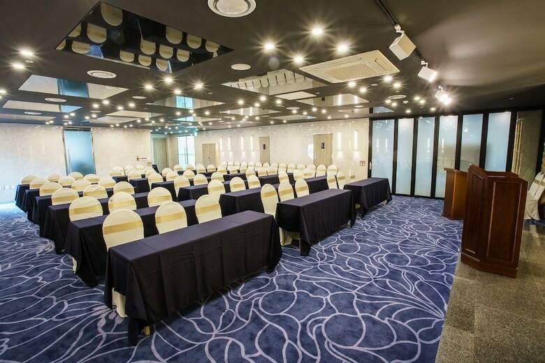 Utop Ubless Hotel