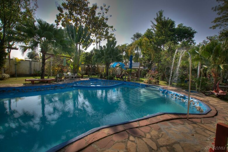 Hotel Riverside Homestay