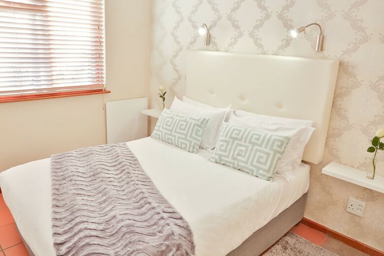 Hotel Baywatch Guest House & Tours