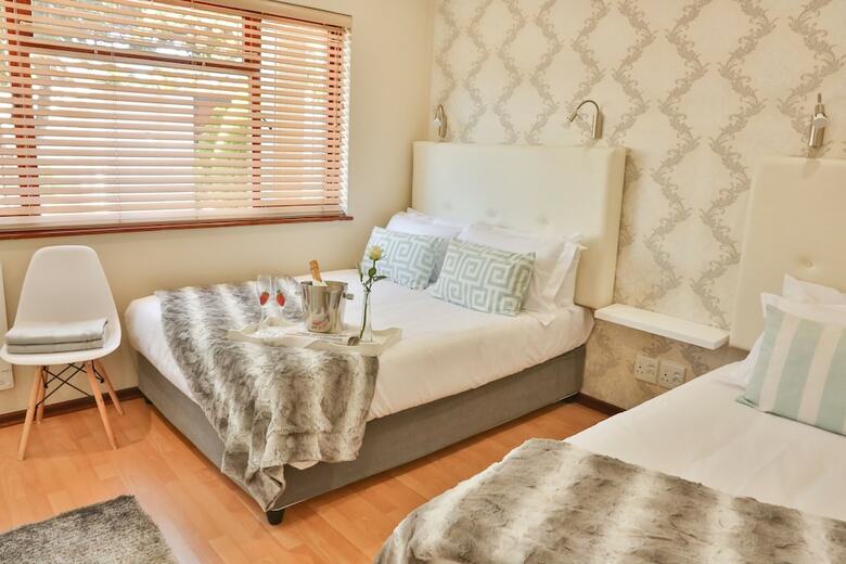 Hotel Baywatch Guest House & Tours