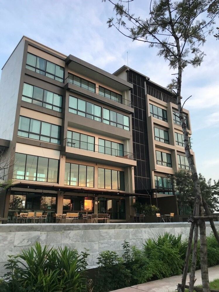Hotel The Residence Thepkanjana