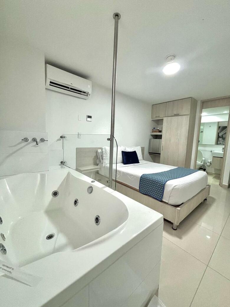 Hotel Laureles Plaza