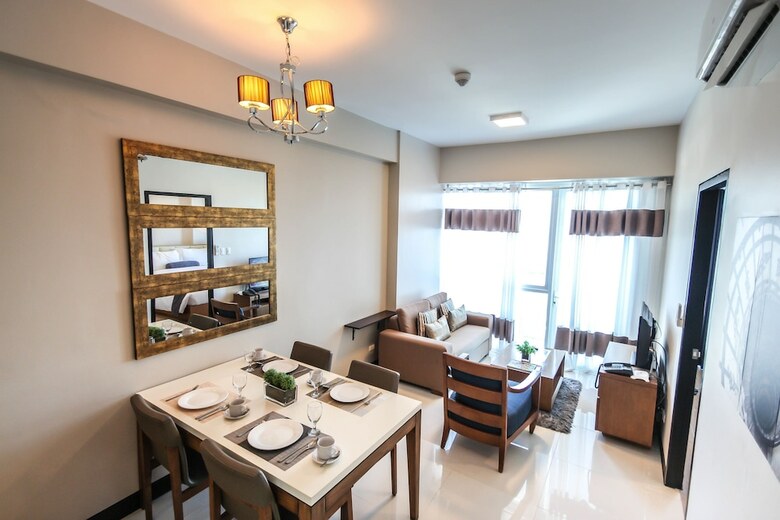 Aparthotel Csuites At 8 Newtown Residences