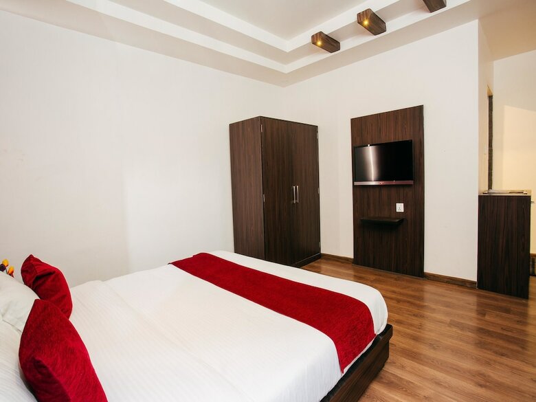 Oyo 11474 Gangaur Regency Boutique Hotel