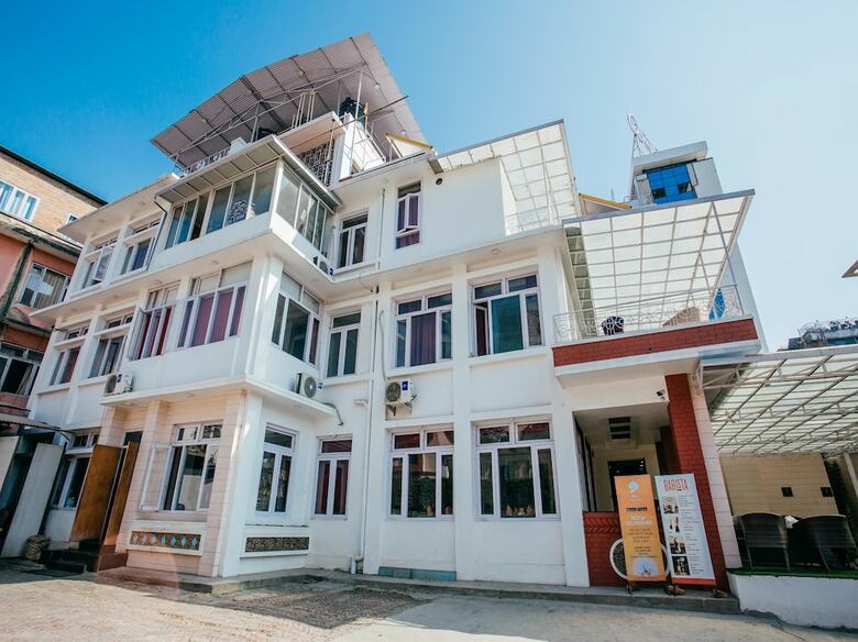 Oyo 11474 Gangaur Regency Boutique Hotel
