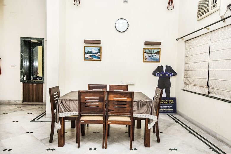 Fabhotel Mishra Residency Salt Lake City