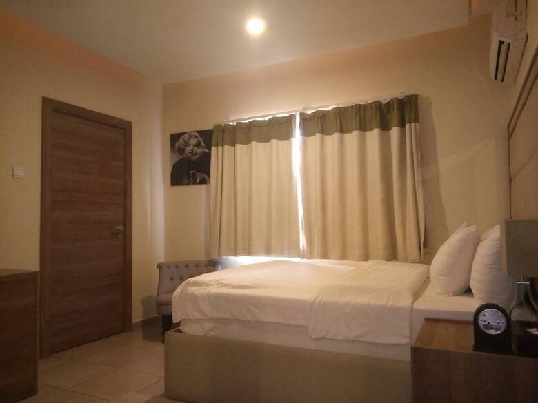 Iris Hotel