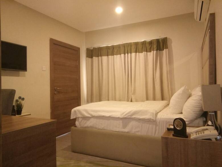 Iris Hotel
