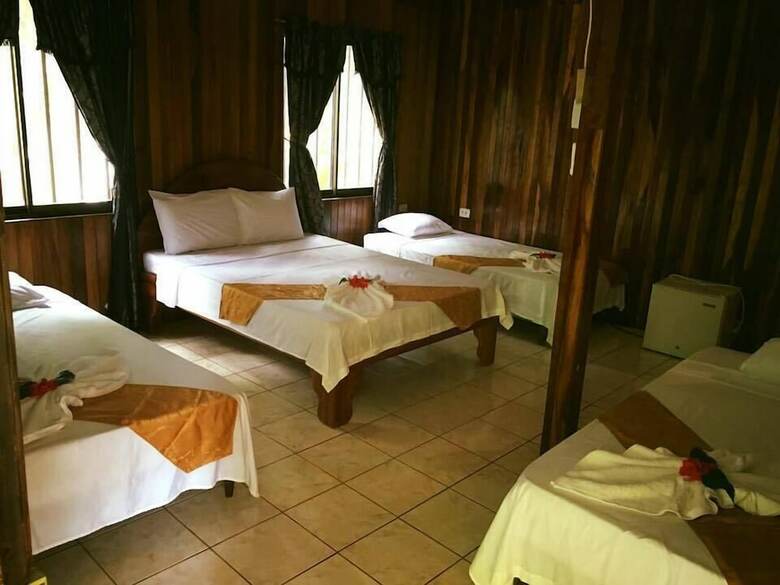 Hostal Manuel Antonio Hostel Resort