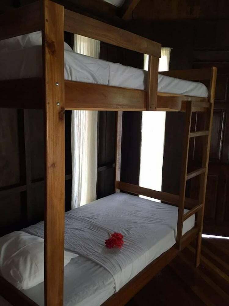 Hostal Manuel Antonio Hostel Resort