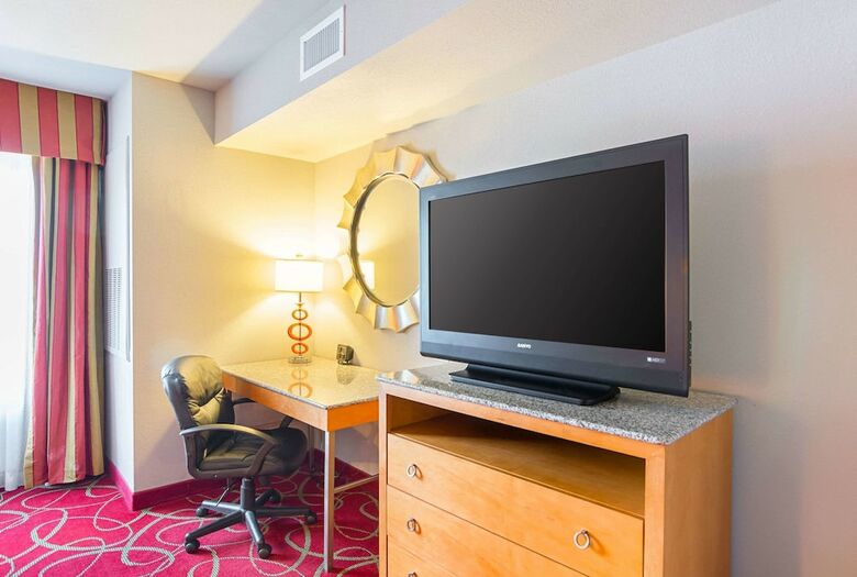 Hotel Comfort Suites At Virginia Center Commons