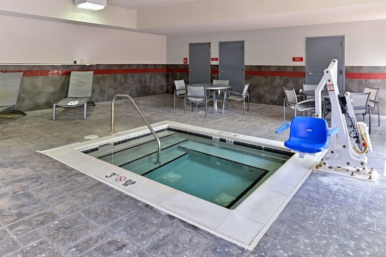 Hotel Comfort Suites At Virginia Center Commons