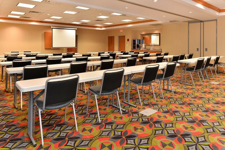 Hotel Comfort Suites At Virginia Center Commons
