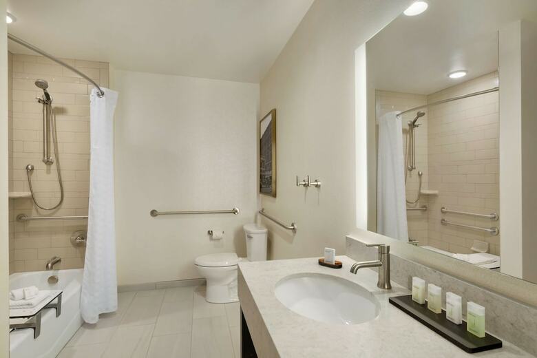 Hotel Embassy Suites By Hilton Syracuse Destiny Usa