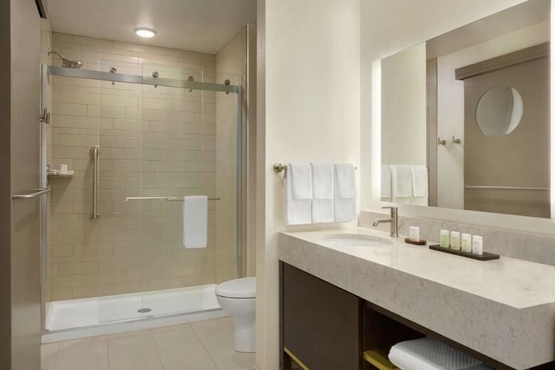 Hotel Embassy Suites By Hilton Syracuse Destiny Usa