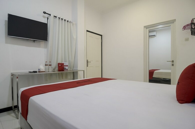 Hotel Reddoorz Near Poncol Station