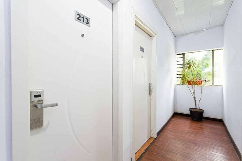 Hotel Reddoorz Near Citraland Mall