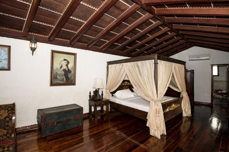 Casa De La Moneda By Nomad Guru