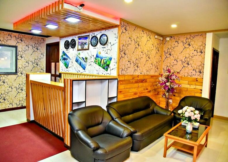 Hotel Crystal Crown