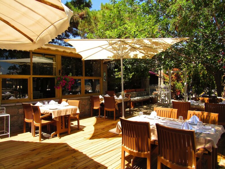 Assos Hunters Hotel